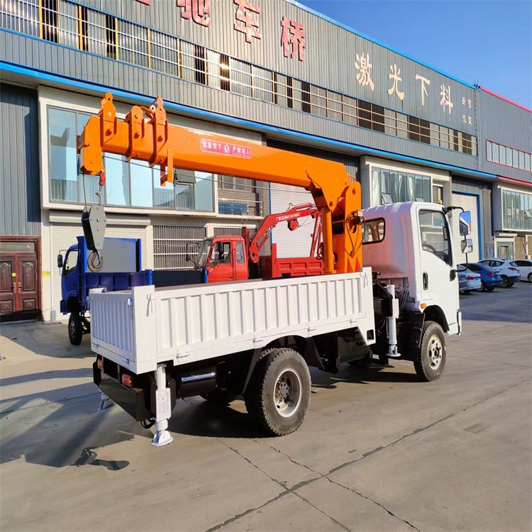 固阳县三轮随车吊定制 农用改装机自备吊中瑞长期出售